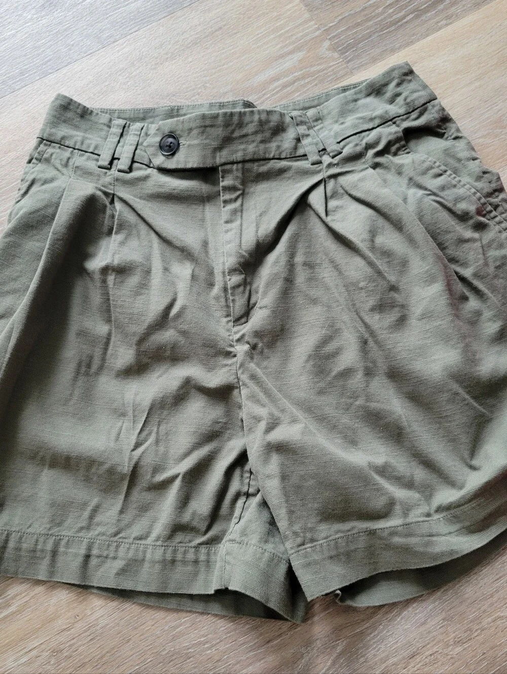 Size 0 Shorts In Green And Pink Loft (two )